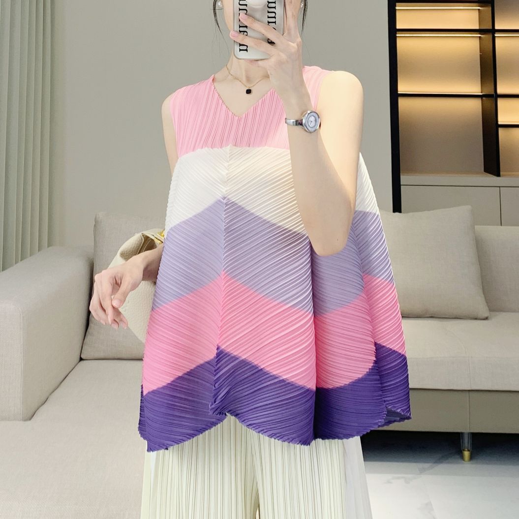 V-neck color blocked loose pleated top with youthful and stylish style, versatile sleeveless T-shirt for women