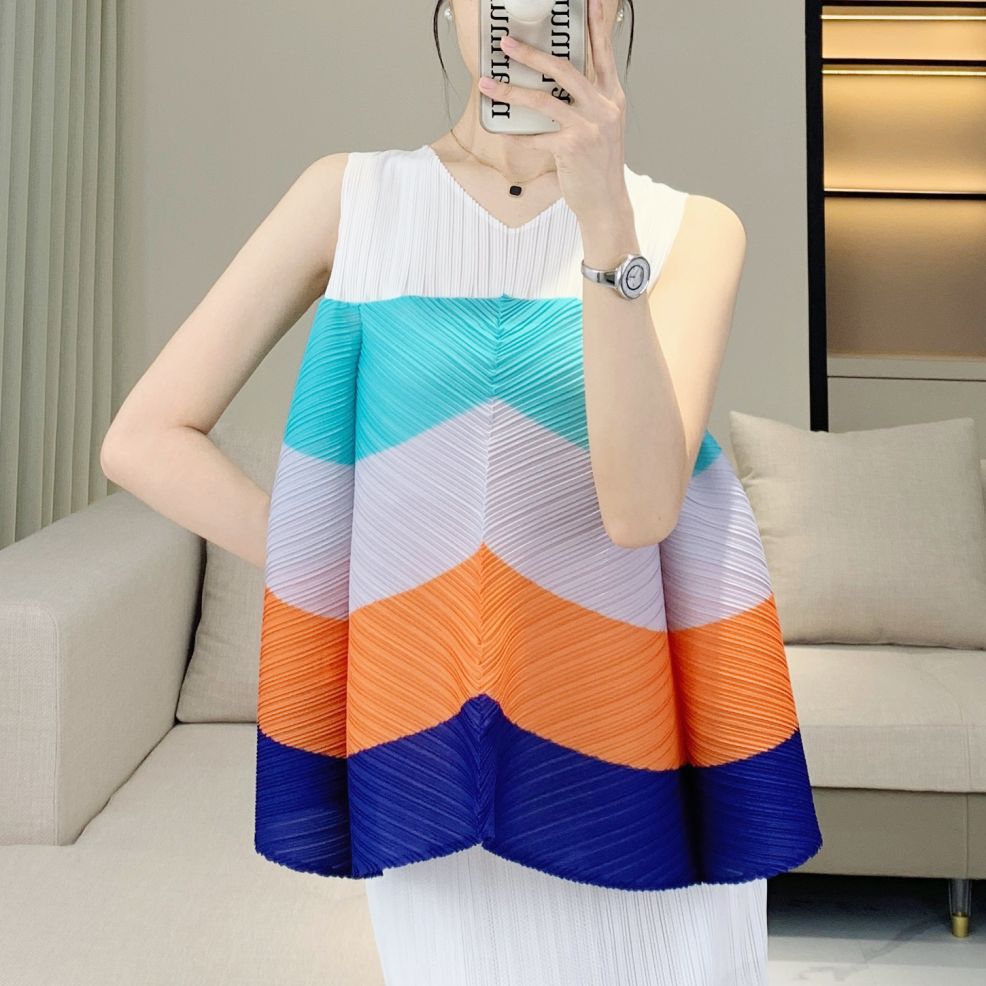 V-neck color blocked loose pleated top with youthful and stylish style, versatile sleeveless T-shirt for women