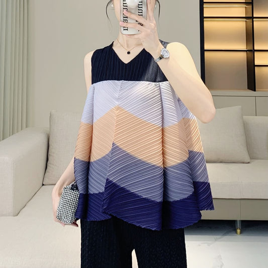 V-neck color blocked loose pleated top with youthful and stylish style, versatile sleeveless T-shirt for women
